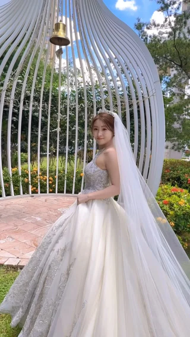 #白紗造型 

#台中新秘 #新娘造型 #新娘髮型 #台中新秘推薦 #婚禮造型 #新娘造型師 #結婚造型 #證婚 #戶外婚禮 #wedding #個人彩妝 #迎娶造型 #仙女製造機 #婚禮現場 #盤髮 #頭紗 #皇冠造型