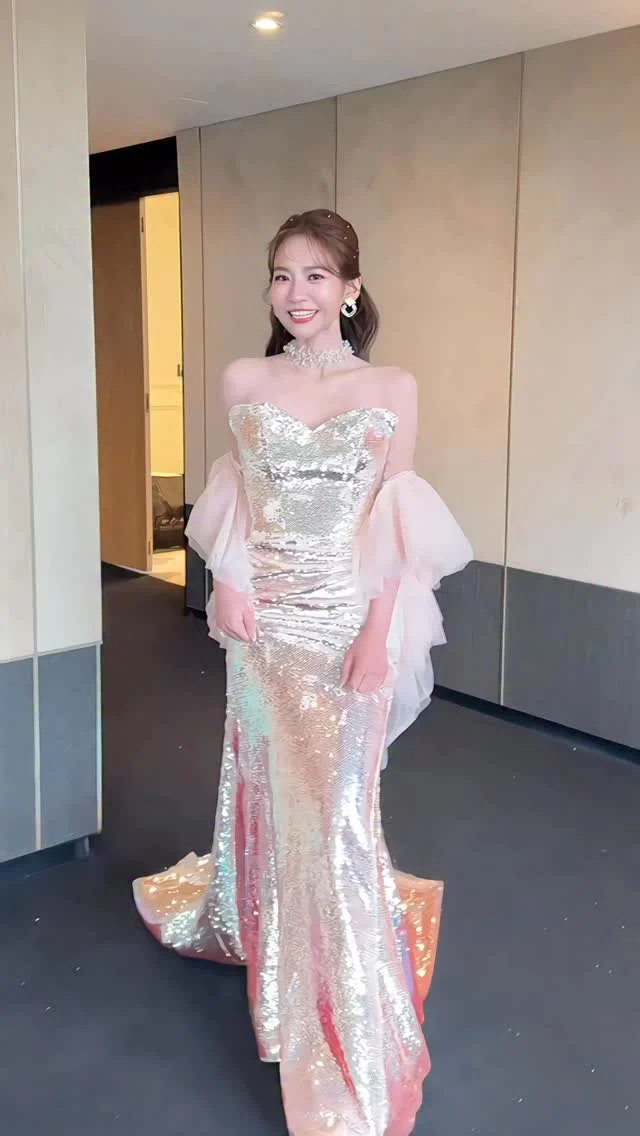 ✨人魚公主太美了😻✨

#迪士尼公主 #新娘造型 #新娘髮型 #敬酒造型 #公主頭 #毽子頭 #放髮造型 #婚禮造型 #wedding #新娘造型師 #婚禮現場 #台中新秘 #仙女製造機 #編髮 #個人彩妝教學