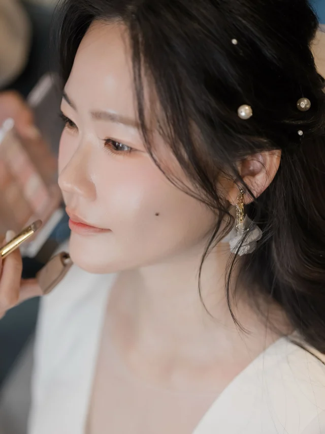 #婚禮造型 
謝謝新娘分享美好記錄🥰

Make up @imaggie_stylist 
Photo @ken_wedding 

#新娘髮型 #新娘造型 #編髮 #婚禮造型師 #白紗造型 #皇冠 #證婚造型 #敬酒造型 #蝴蝶結 #放髮造型 #婚禮現場 #台中新秘推薦 #仙女製造機 #結婚造型 #wedding #迪士尼公主 #哈利波特