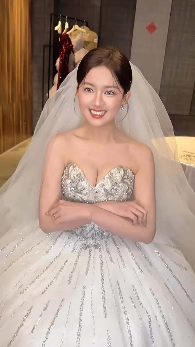 新娘跳撒嬌舞 太可愛了😻

#白紗造型 #新娘髮型 #新娘造型 #進場造型 #仙女製造機